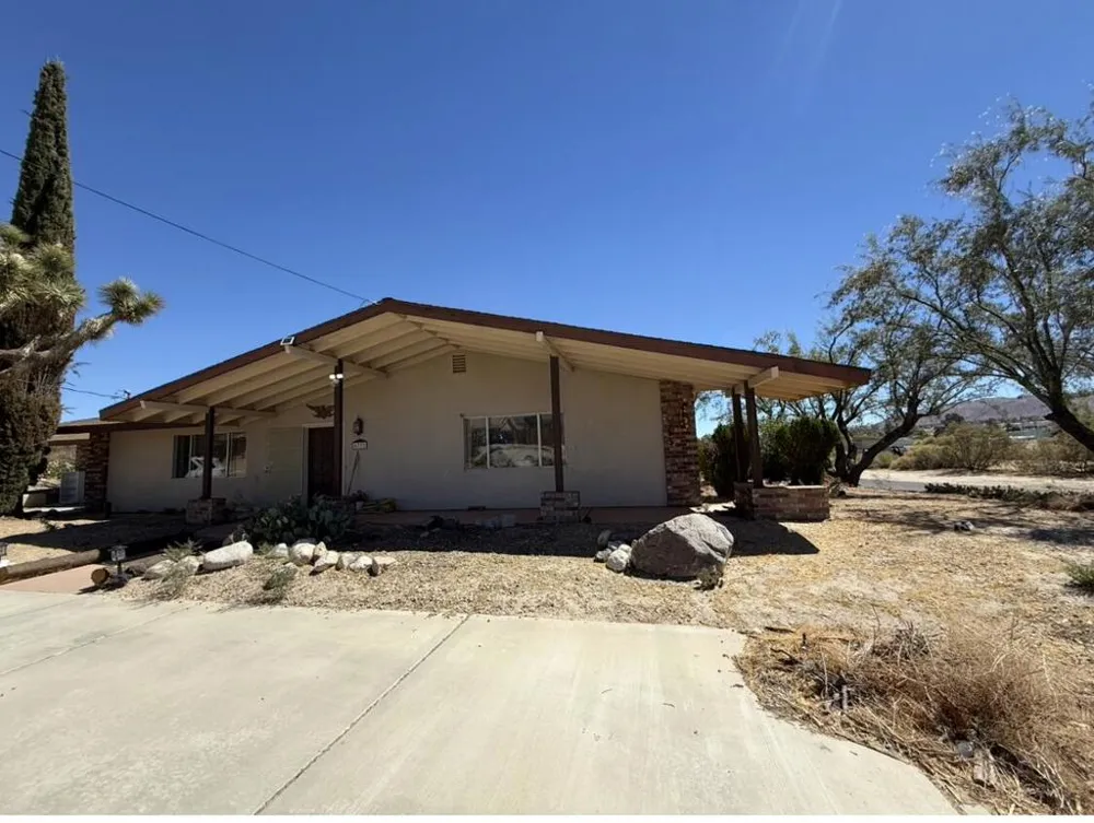 6773 Airway Avenue Yucca Valley, CA 92284