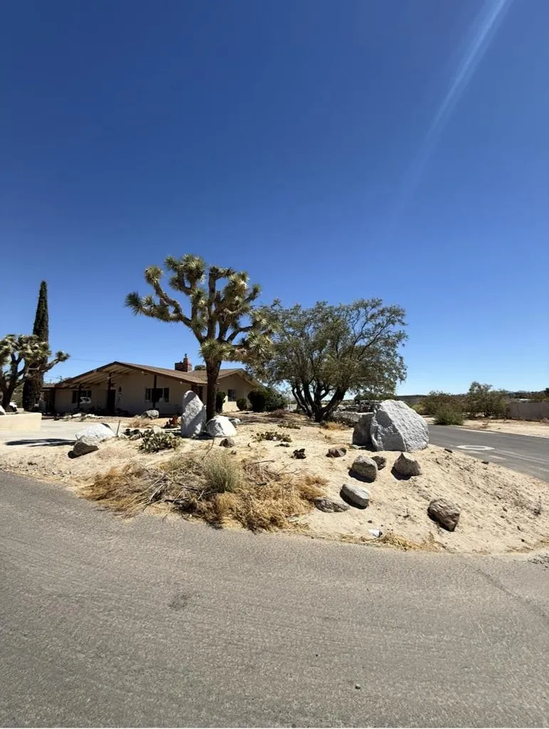 6773 Airway Avenue Yucca Valley, CA 92284
