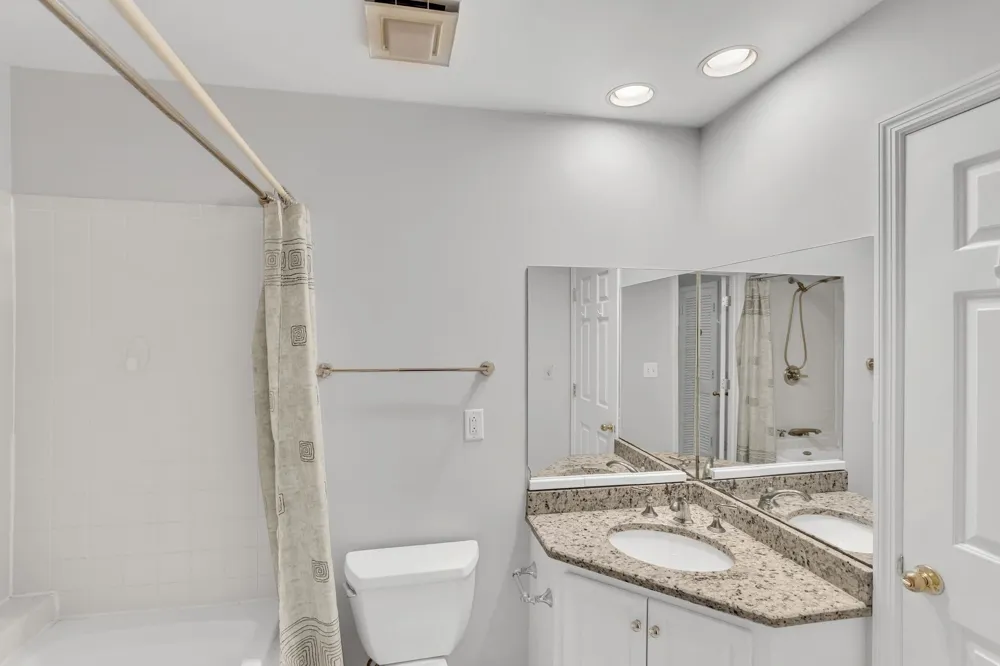 107 W End Pl Nashville, TN 37205