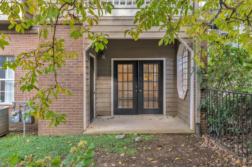 107 W End Pl Nashville, TN 37205