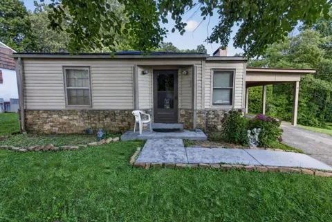 959 Hillcrest Drive