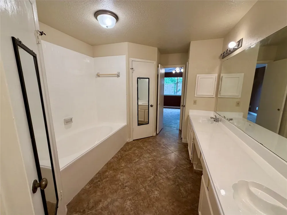 12175 Swords Creek Road Houston, TX 77067