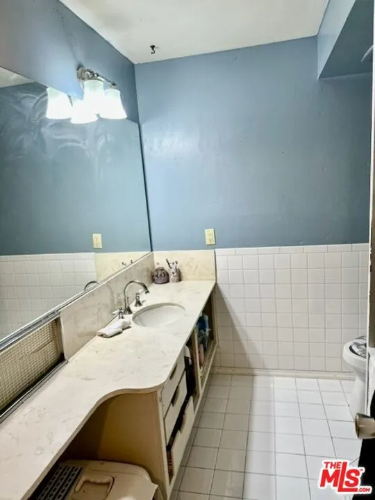 26833 Avenue Of The Oaks #A Newhall, CA 91321