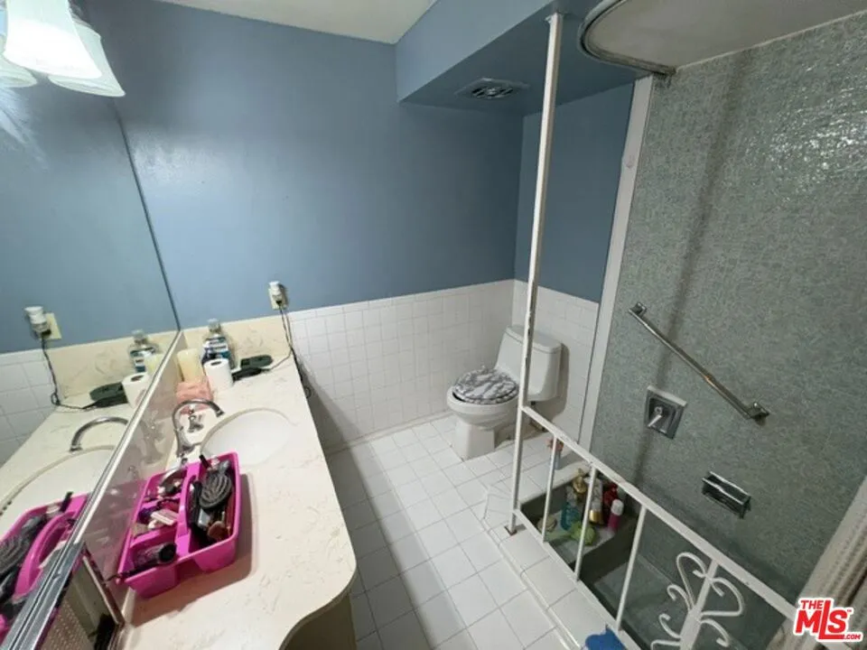 26833 Avenue Of The Oaks #A Newhall, CA 91321