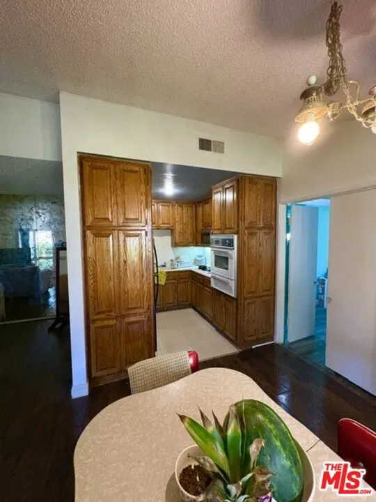 26833 Avenue Of The Oaks #A Newhall, CA 91321
