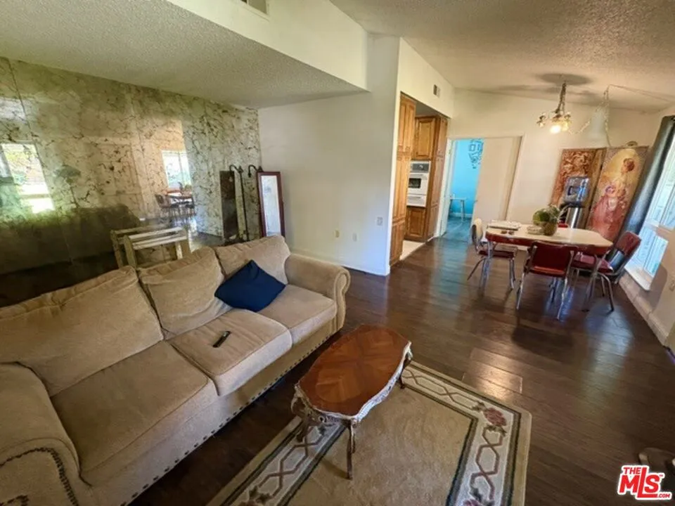 26833 Avenue Of The Oaks #A Newhall, CA 91321