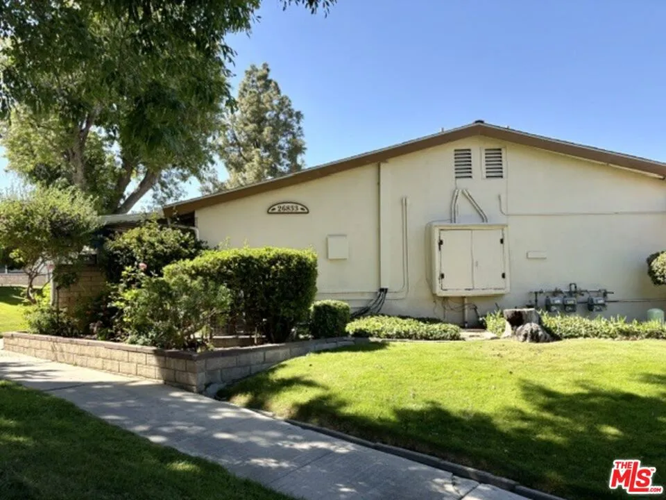 26833 Avenue Of The Oaks #A Newhall, CA 91321