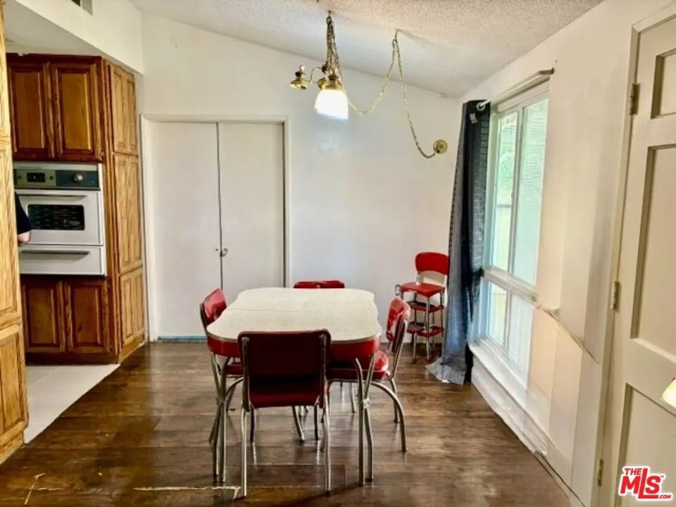 26833 Avenue Of The Oaks #A Newhall, CA 91321