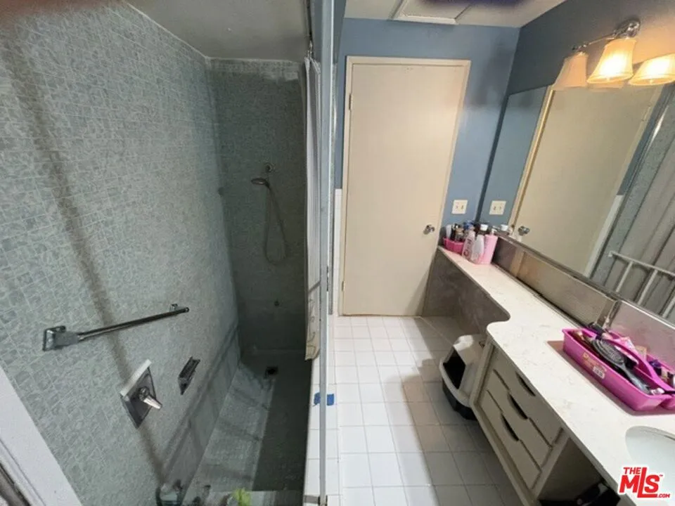 26833 Avenue Of The Oaks #A Newhall, CA 91321