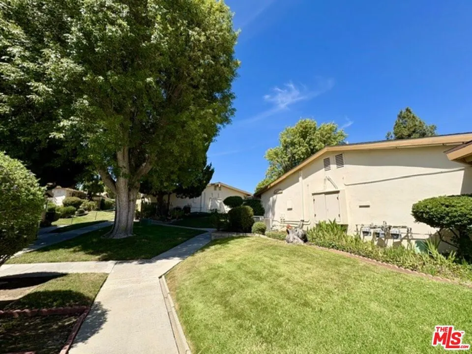 26833 Avenue Of The Oaks #A Newhall, CA 91321