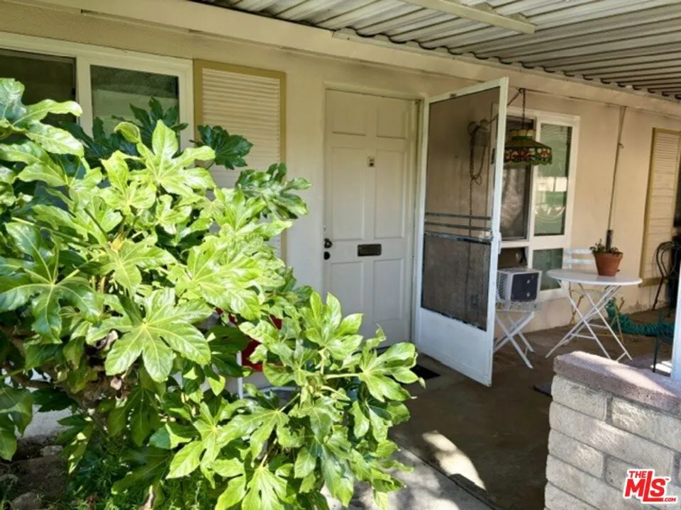 26833 Avenue Of The Oaks #A Newhall, CA 91321