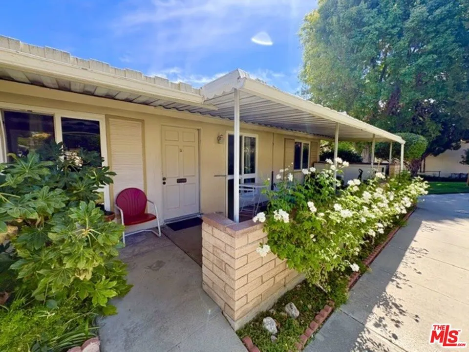 26833 Avenue Of The Oaks #A Newhall, CA 91321