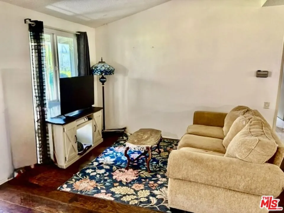 26833 Avenue Of The Oaks #A Newhall, CA 91321
