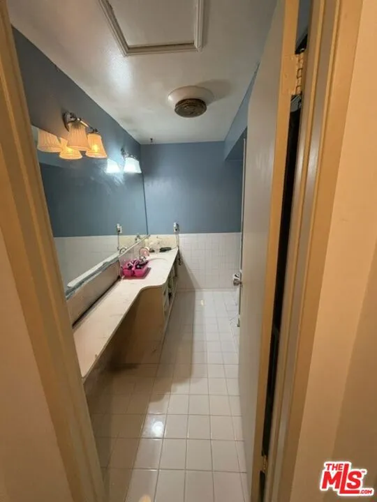 26833 Avenue Of The Oaks #A Newhall, CA 91321