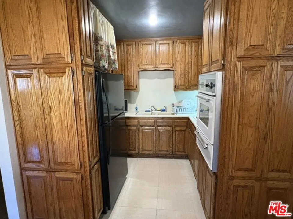 26833 Avenue Of The Oaks #A Newhall, CA 91321