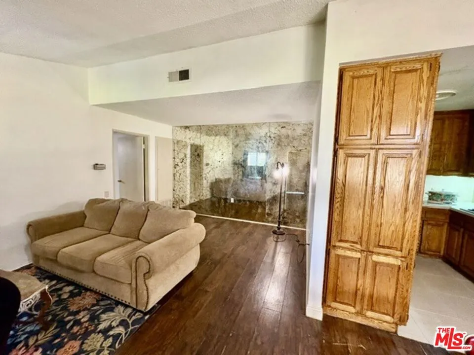 26833 Avenue Of The Oaks #A Newhall, CA 91321