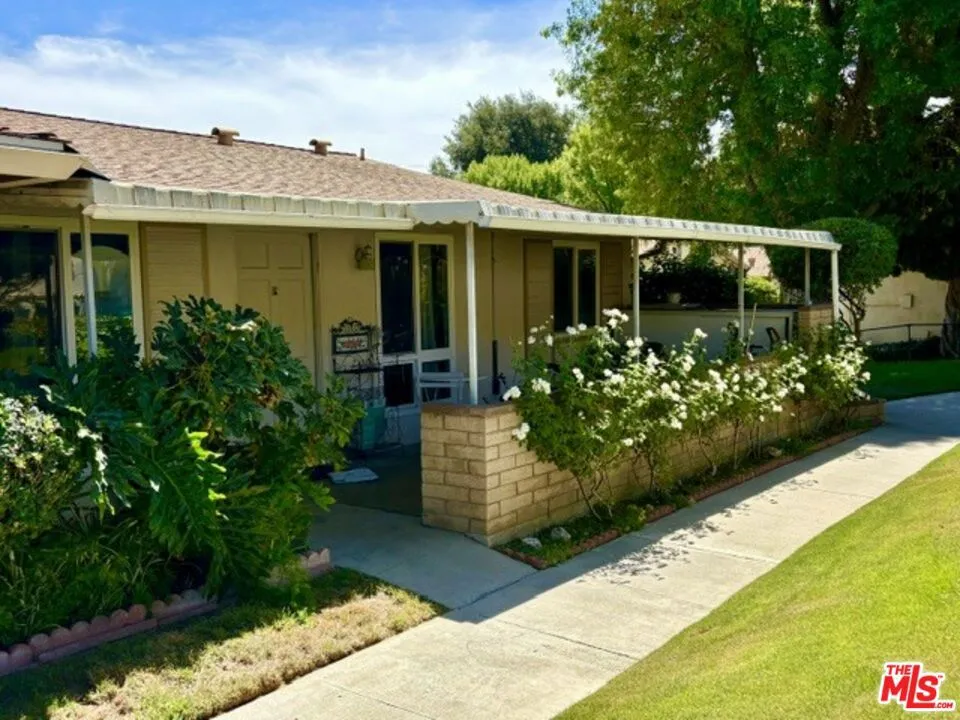 26833 Avenue Of The Oaks #A Newhall, CA 91321