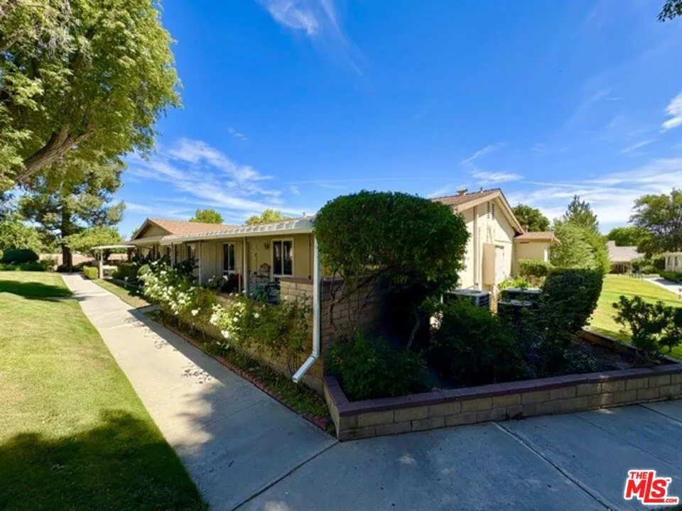 26833 Avenue Of The Oaks #A Newhall, CA 91321