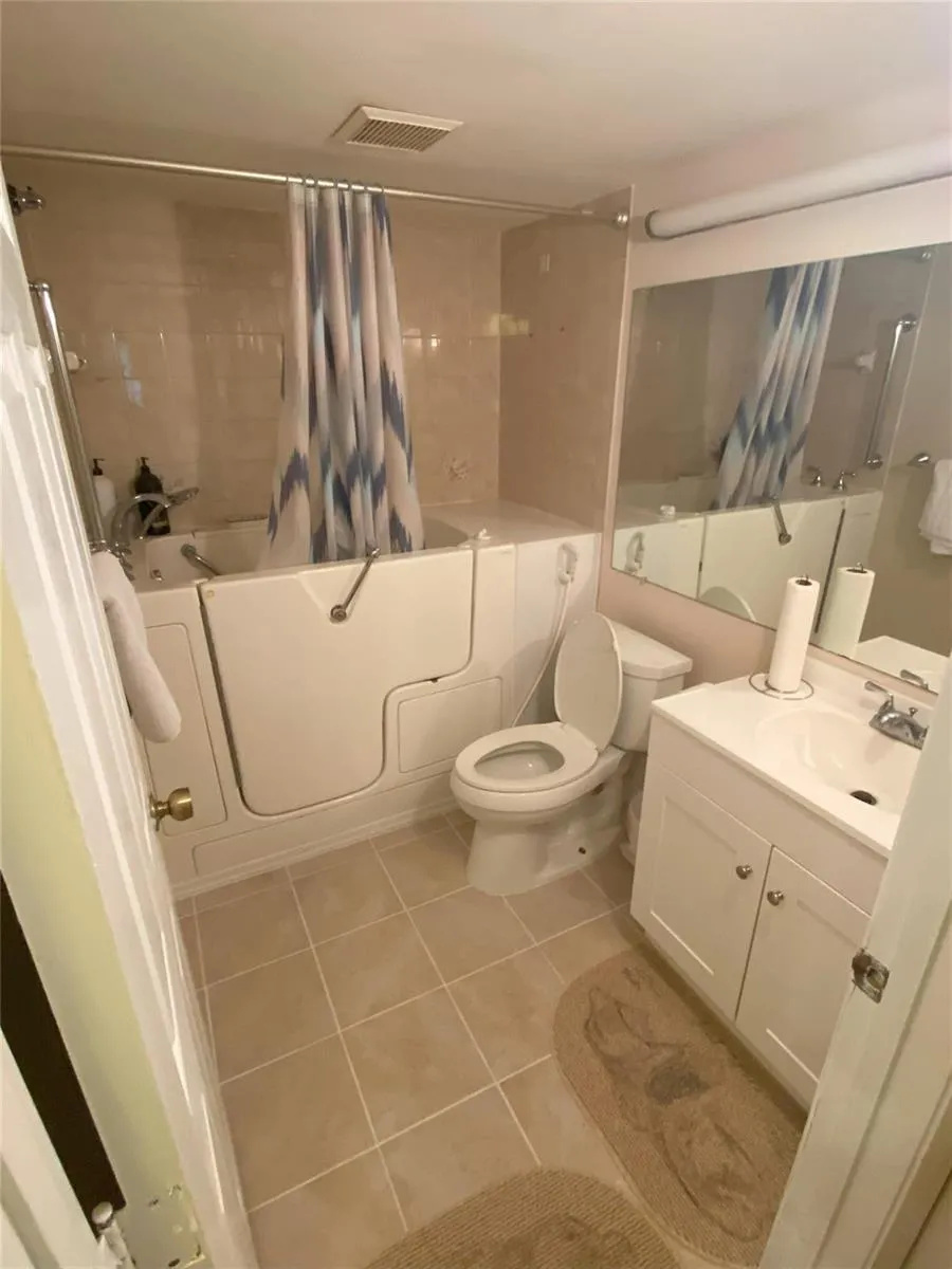 821 SKY PINE WAY #B2 