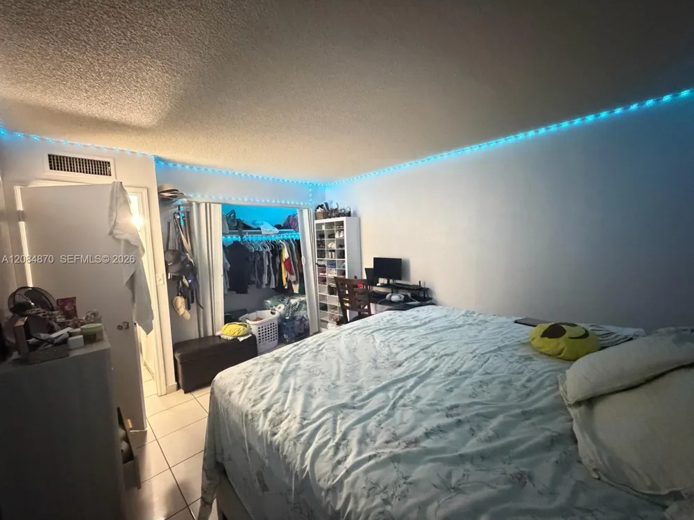 606 W 81st St #202 Hialeah, FL 33014