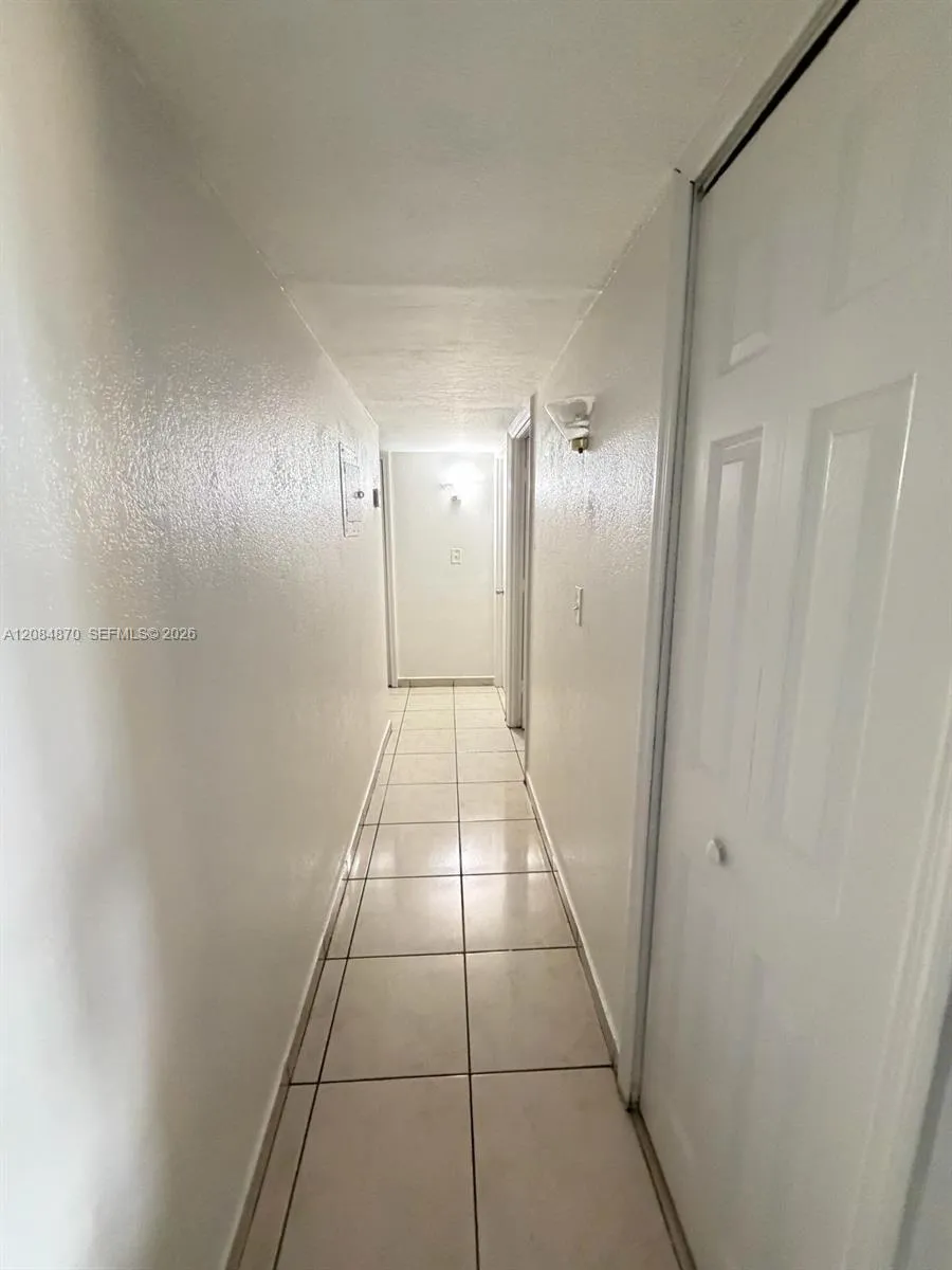 606 W 81st St #202 Hialeah, FL 33014