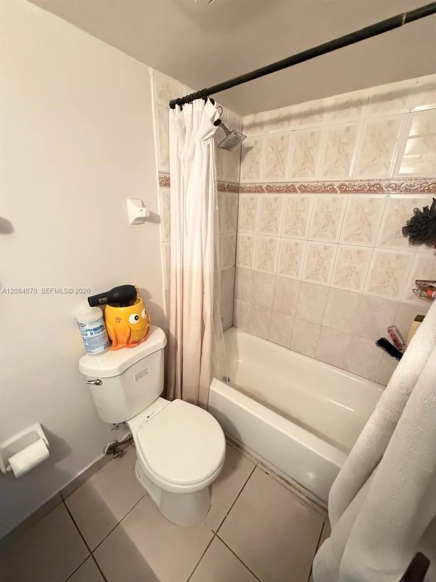 606 W 81st St #202 Hialeah, FL 33014
