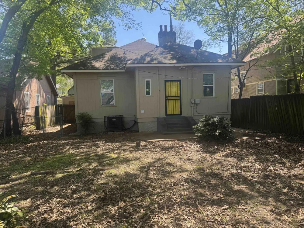 1570 E MCLEMORE AVE Memphis, TN 38106