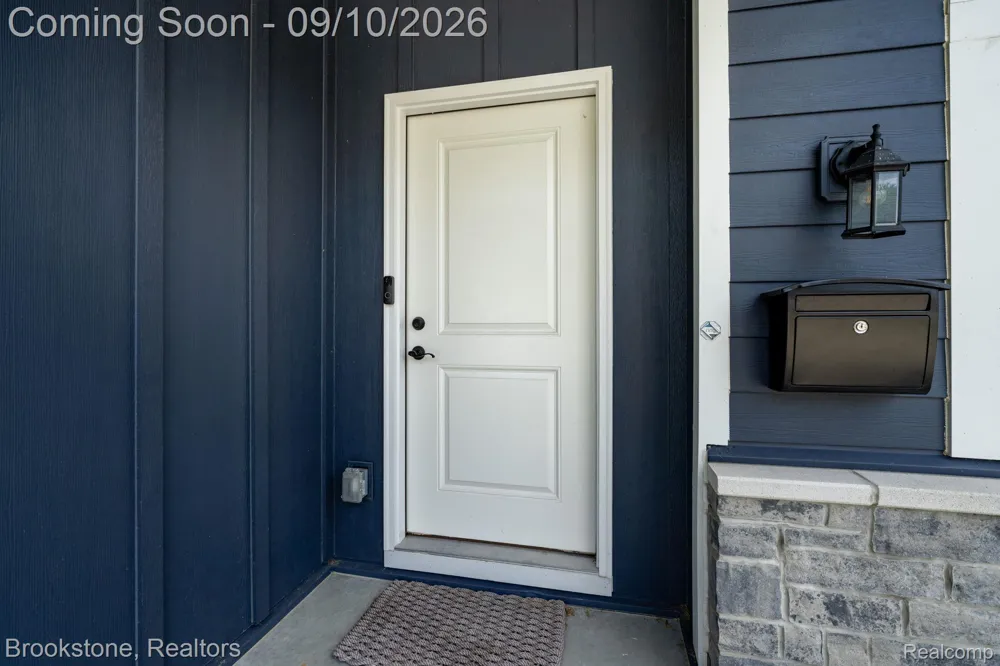 579 S Bywood Avenue Clawson City, MI 48017