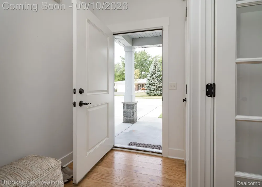 579 S Bywood Avenue Clawson City, MI 48017