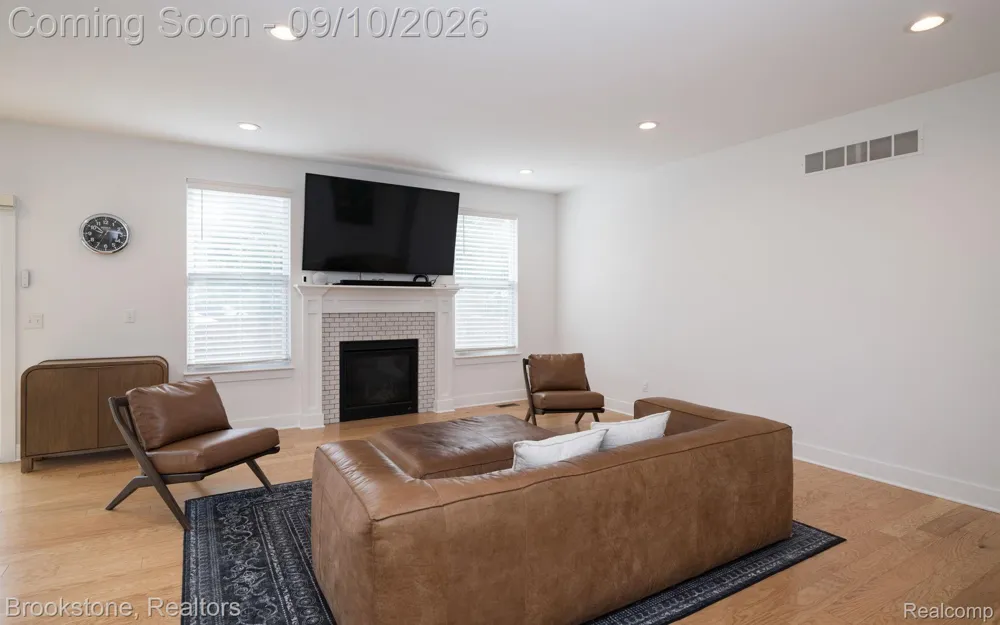 579 S Bywood Avenue Clawson City, MI 48017