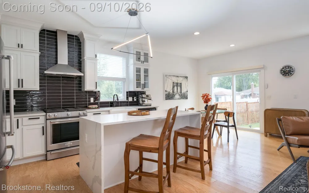 579 S Bywood Avenue Clawson City, MI 48017