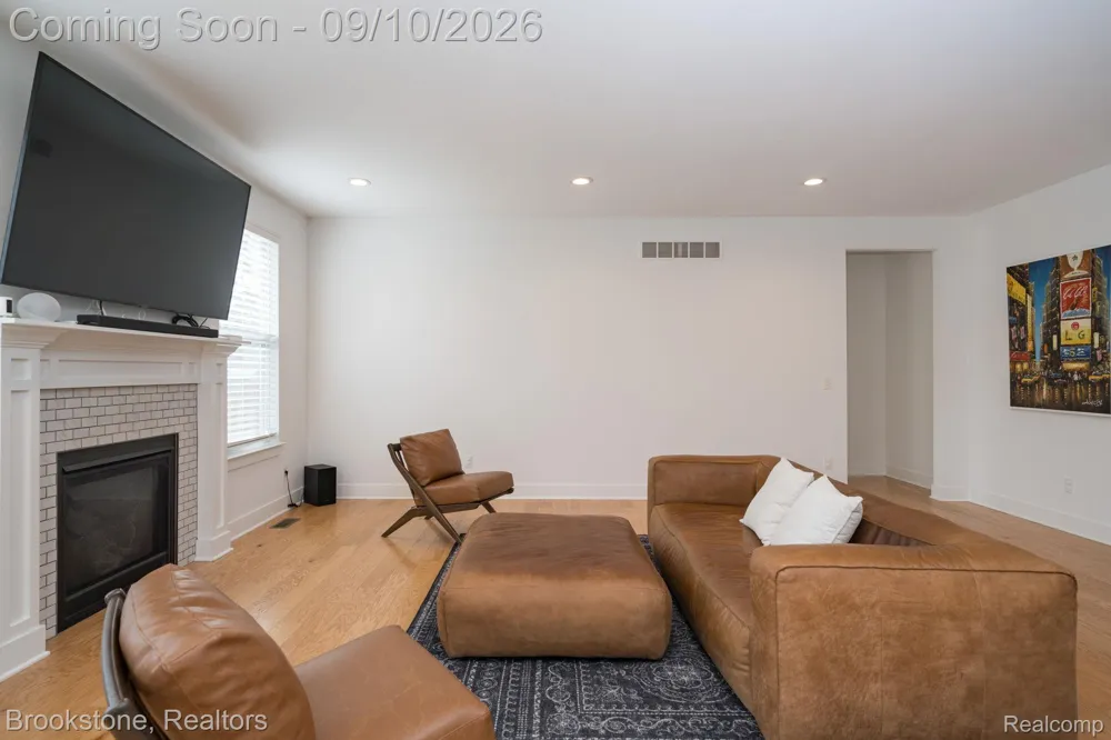 579 S Bywood Avenue Clawson City, MI 48017