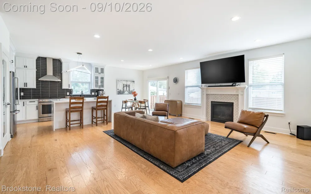 579 S Bywood Avenue Clawson City, MI 48017