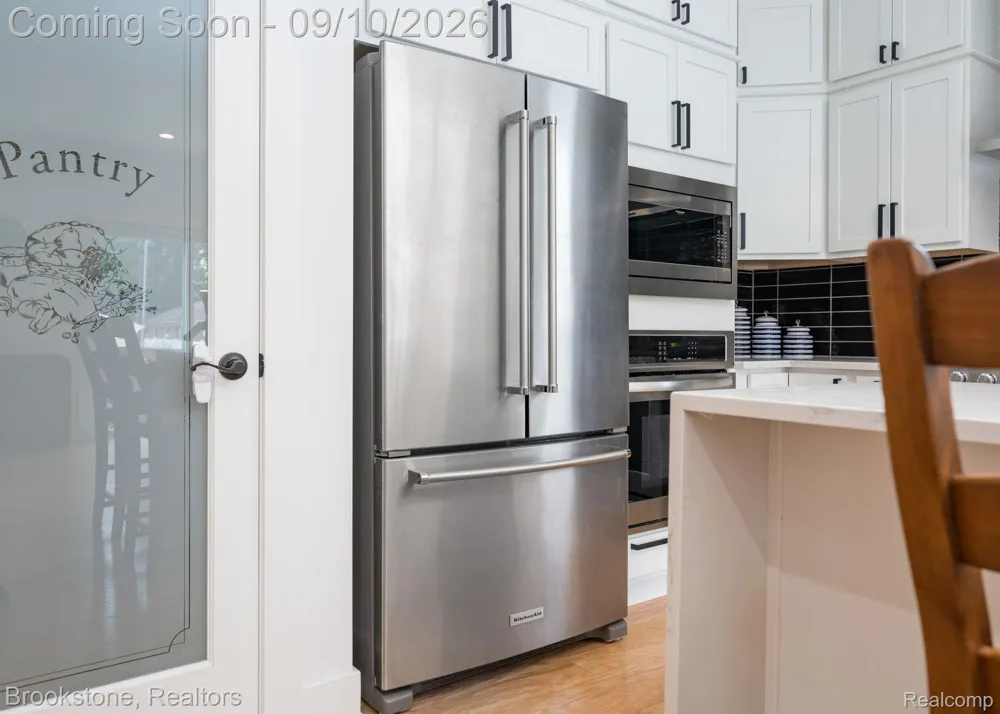 579 S Bywood Avenue Clawson City, MI 48017