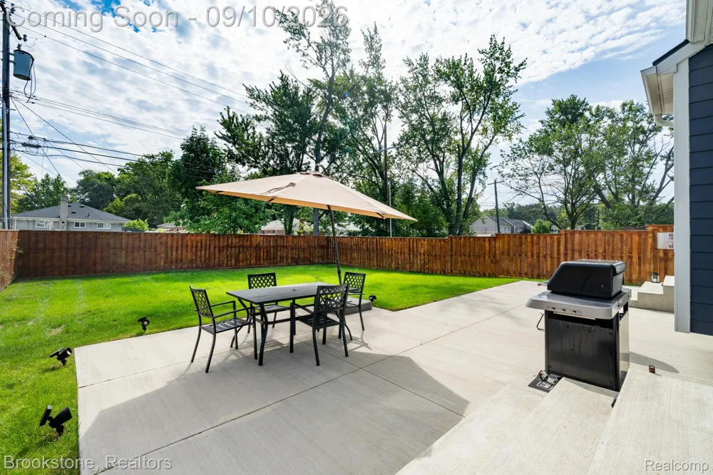 579 S Bywood Avenue Clawson City, MI 48017