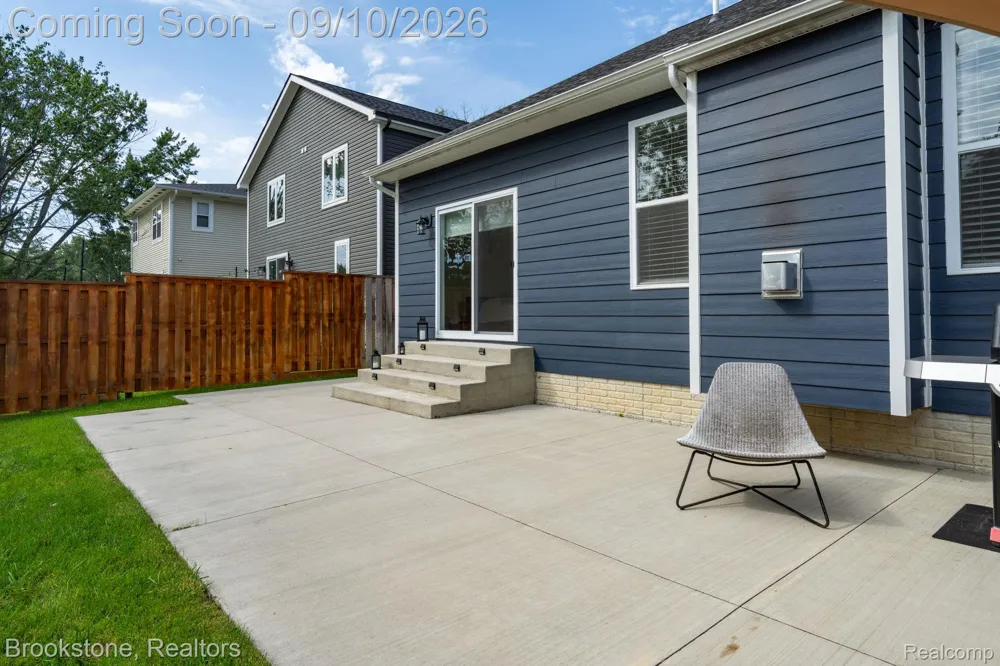 579 S Bywood Avenue Clawson City, MI 48017