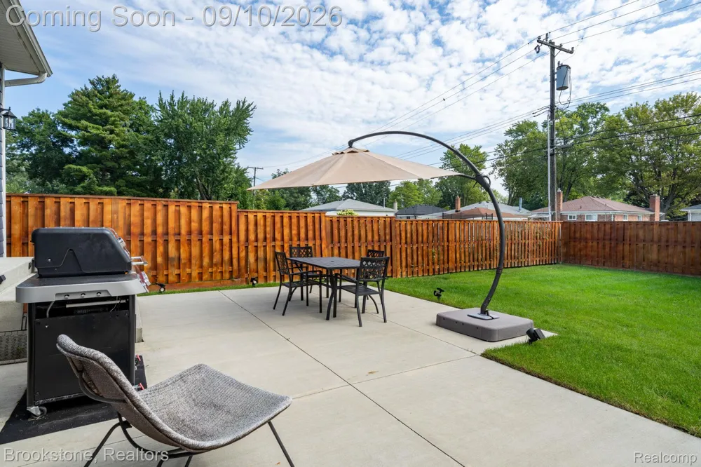 579 S Bywood Avenue Clawson City, MI 48017