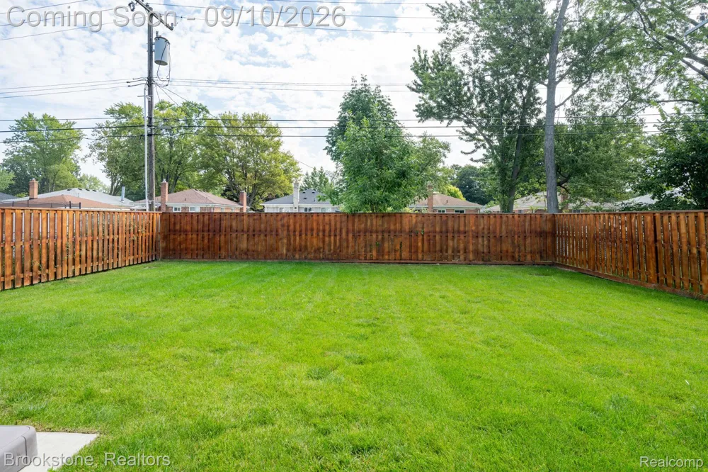 579 S Bywood Avenue Clawson City, MI 48017