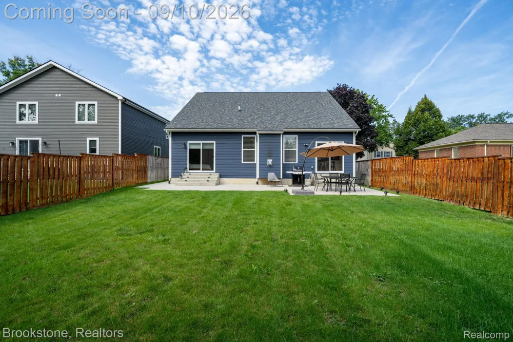 579 S Bywood Avenue Clawson City, MI 48017