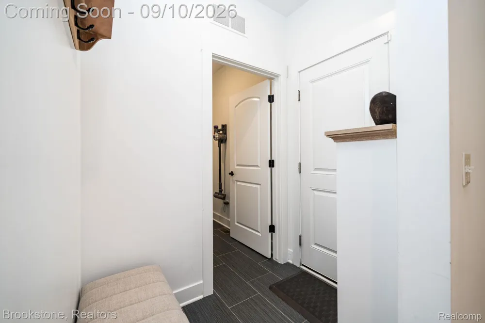 579 S Bywood Avenue Clawson City, MI 48017