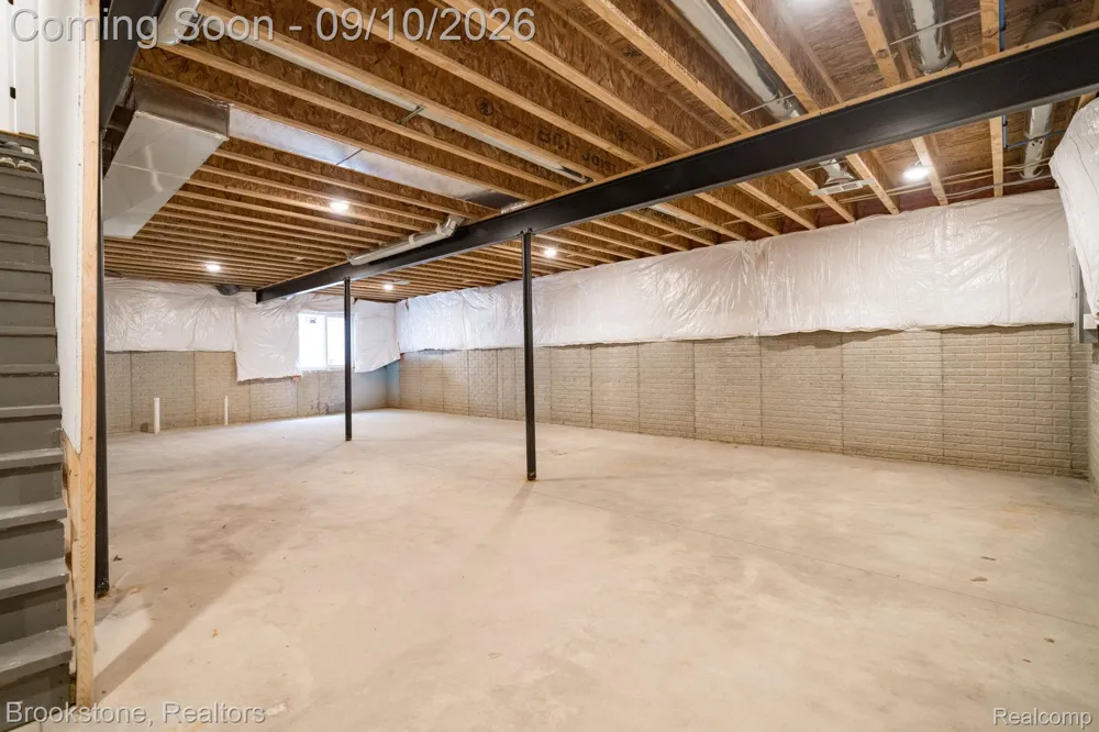 579 S Bywood Avenue Clawson City, MI 48017