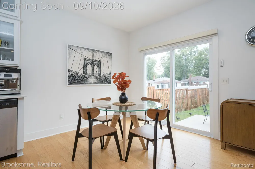 579 S Bywood Avenue Clawson City, MI 48017