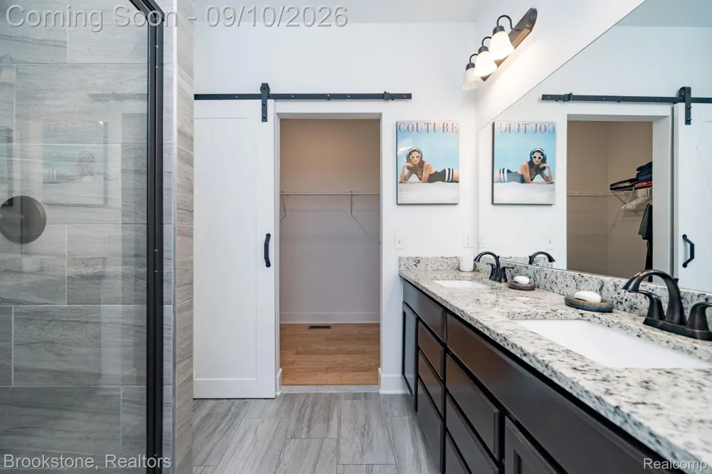 579 S Bywood Avenue Clawson City, MI 48017