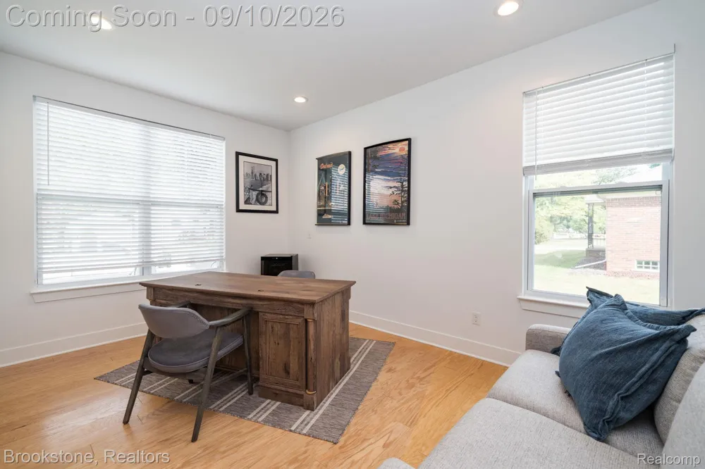 579 S Bywood Avenue Clawson City, MI 48017