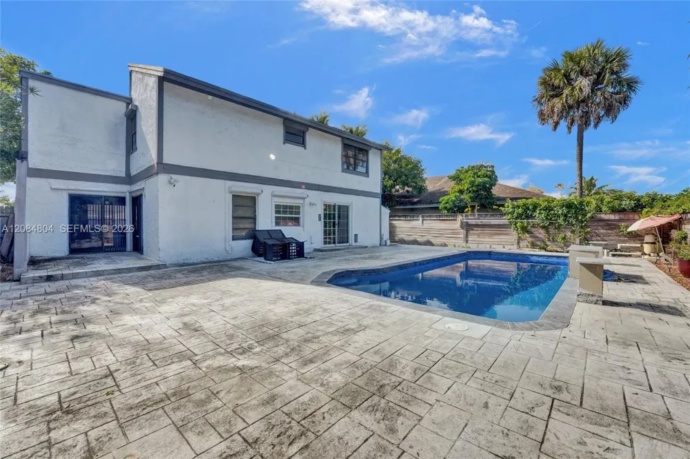 3753 NW 73rd Way Coral Springs, FL 33065