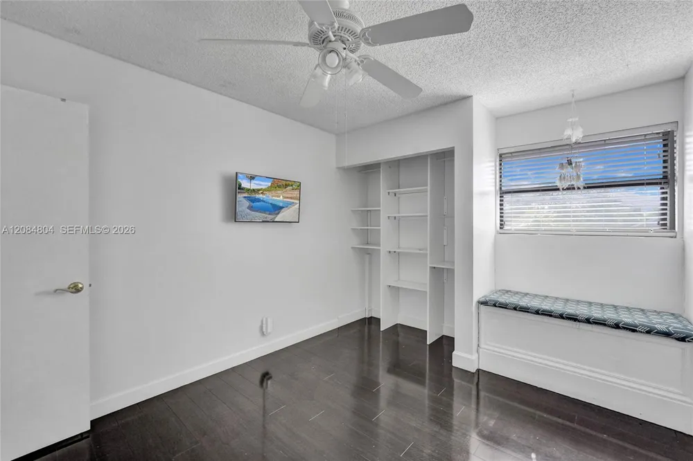 3753 NW 73rd Way Coral Springs, FL 33065