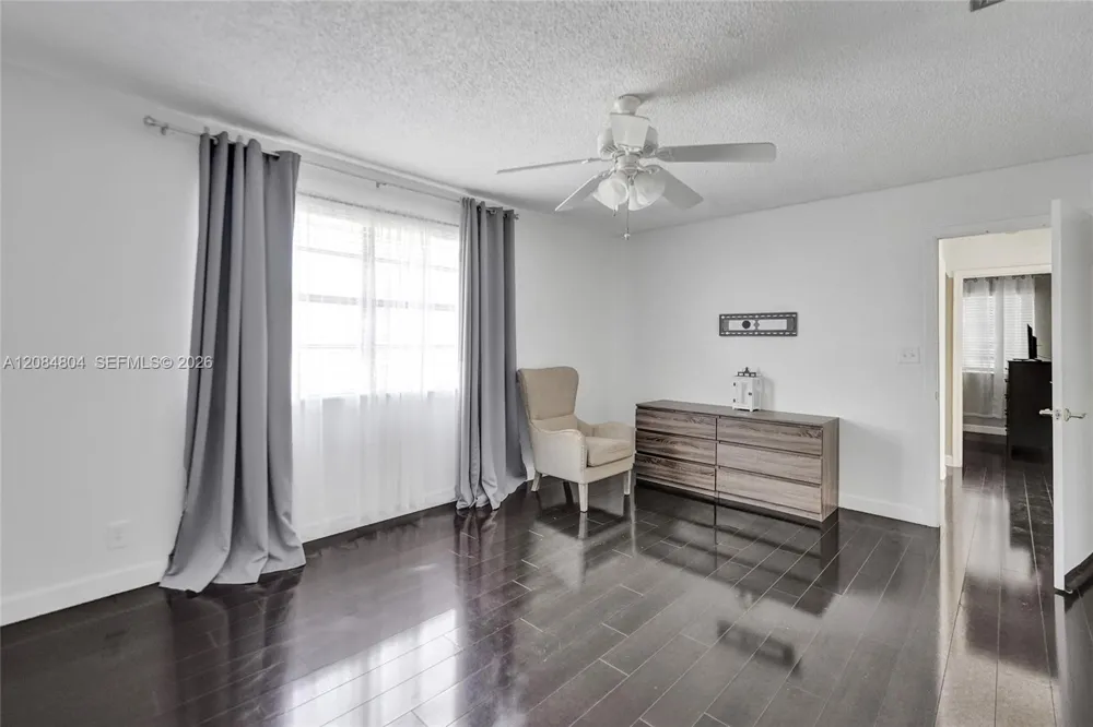 3753 NW 73rd Way Coral Springs, FL 33065