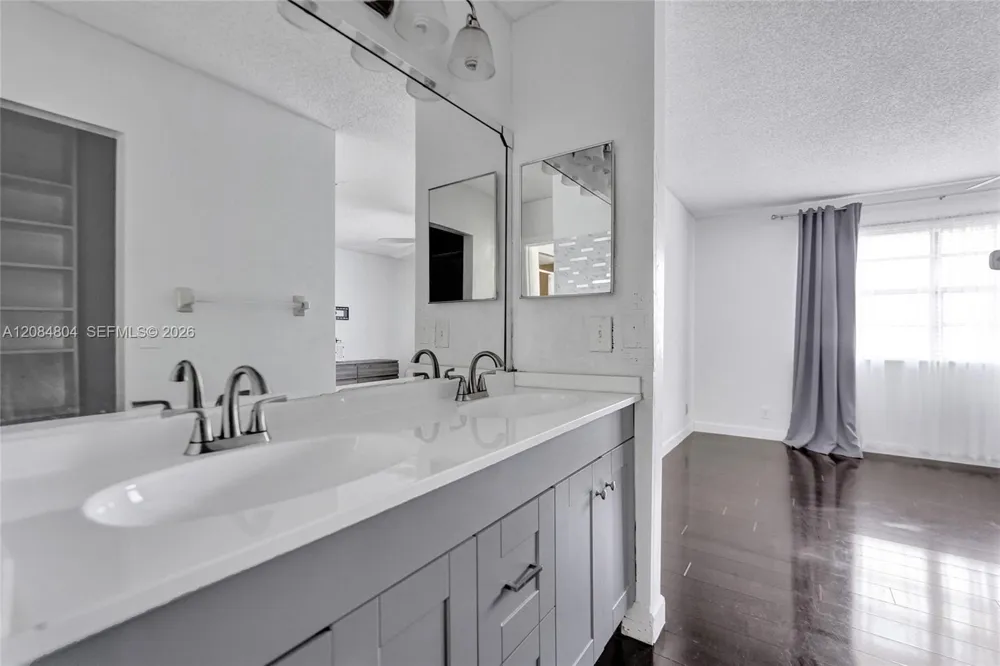 3753 NW 73rd Way Coral Springs, FL 33065