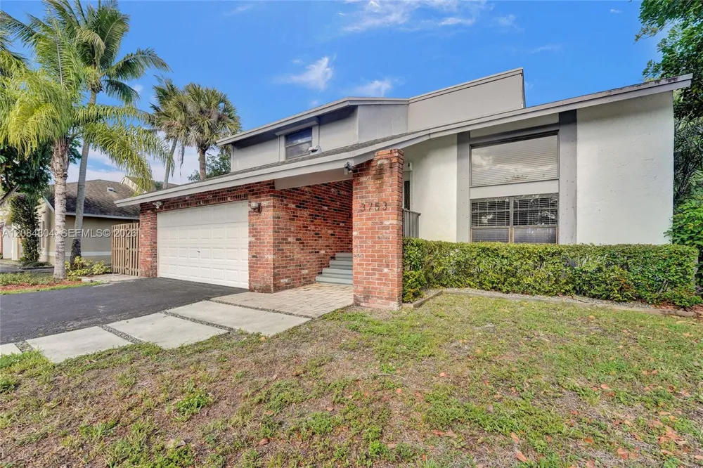 3753 NW 73rd Way Coral Springs, FL 33065