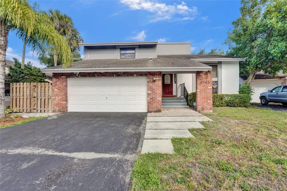 3753 NW 73rd Way Coral Springs, FL 33065